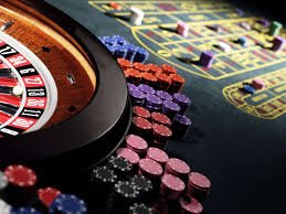 Tangkapan layar aplikasi togel 41 di perangkat Android menampilkan jadwal Uber Cup dan meja kasino langsung